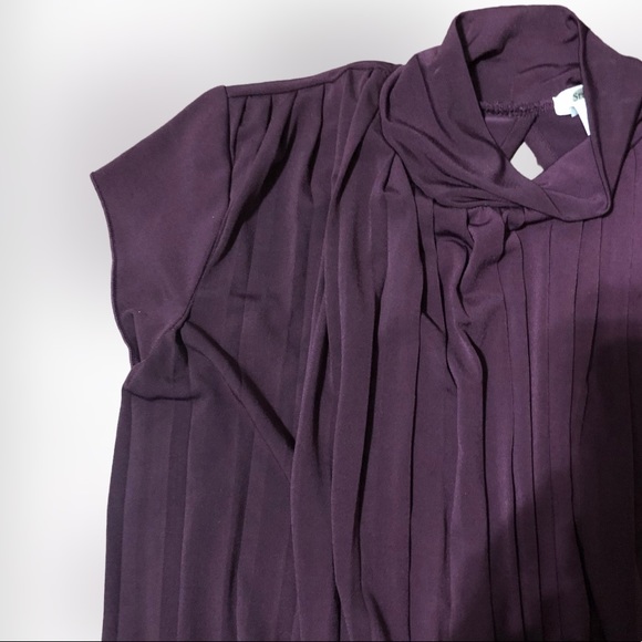 Studio Y Classy Cap Sleeve Pleated Dark Purple Top w/Back Cutout Banded Bottom - Picture 4 of 4